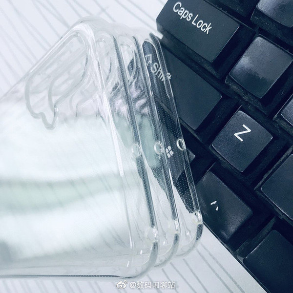 疑似華為nova 5手機殼（圖取自微博）