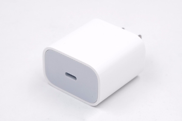 蘋果18W的USB PD充電器（圖片來歷網絡）